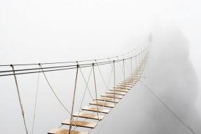 Фотообои подвесной мост в тумане
