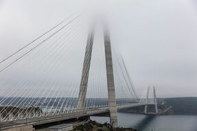 Фреска Вантовый мост в тумане